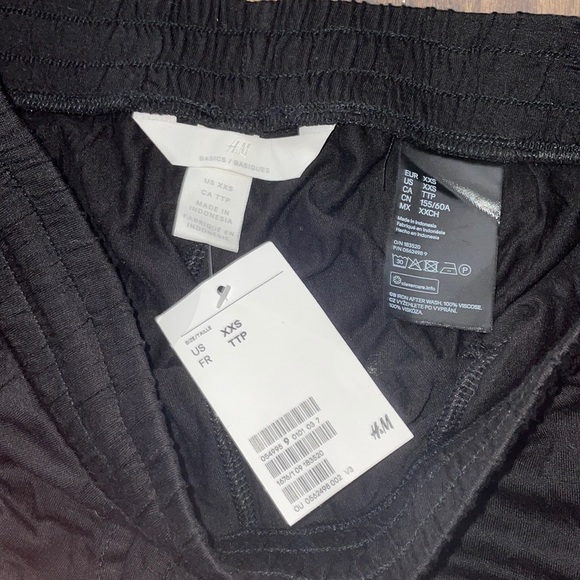 NWT H&M Black Lightweight Drawstring Joggers - Picture 4 of 9